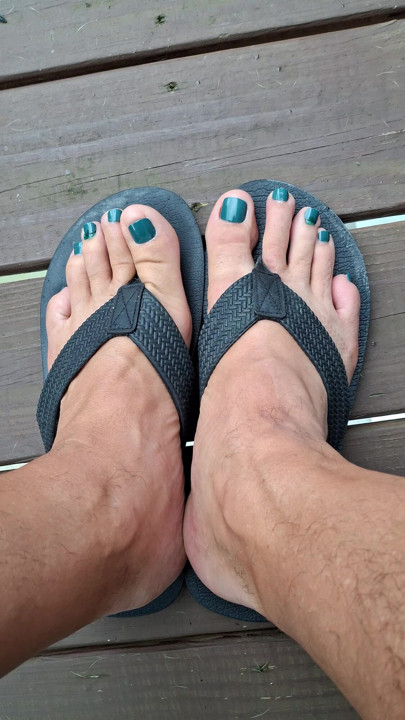 Would you suck my polished male toes