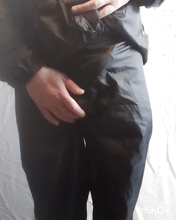 Şortumu ıslatıyorum ve sertim