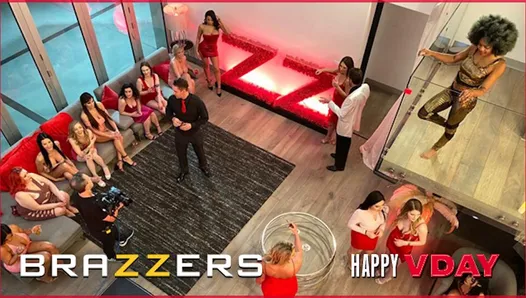 Deux mecs chanceux font une orgie avec Bunny Colby, Keira Croft, Scarlit Scandal et Aubree Valentine - Brazzers