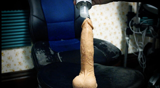 Sissy hat intensiven sissygasmus von dildo