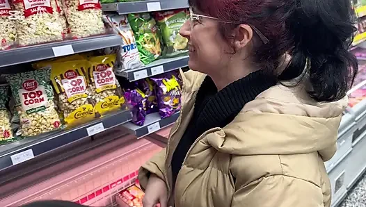 Das Mädchen aus dem Supermarkt packt mich an der Rübe