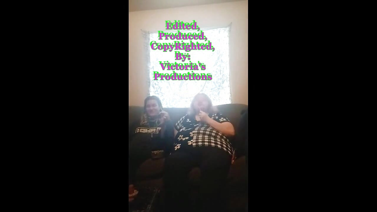 Ketemu sama teman baruku dan dia suka banget berbagi rokoknya sama aku