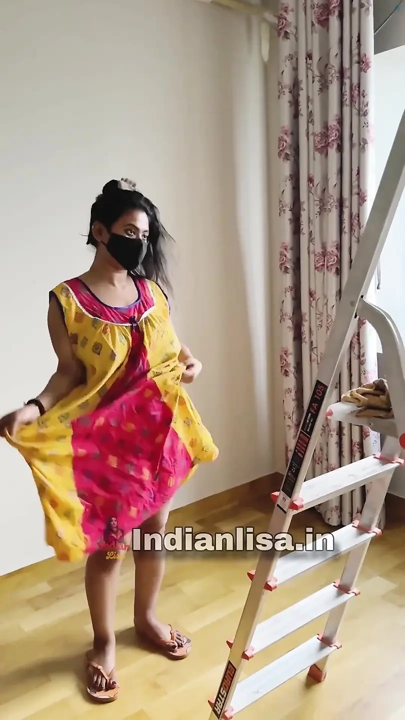 饥渴的继母在观看了继子的鸡巴后无法抗拒自己