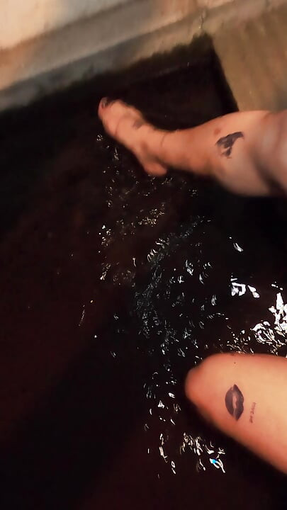 Masturbation dans un lavoir public