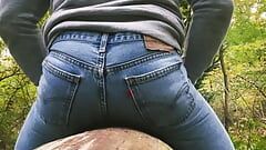 Фетишная смачивающаяся в джинсах Levis
