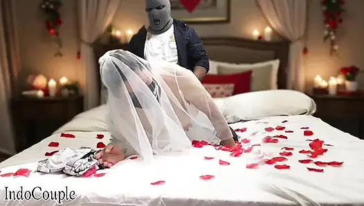 ПРАЗДНОВАНИЕ ДНЯ СВЯТОГО ВАЛЕНТИНА С НЕВЕСТОЙ, ОБРЕЗАННОЙ ВО РТУ