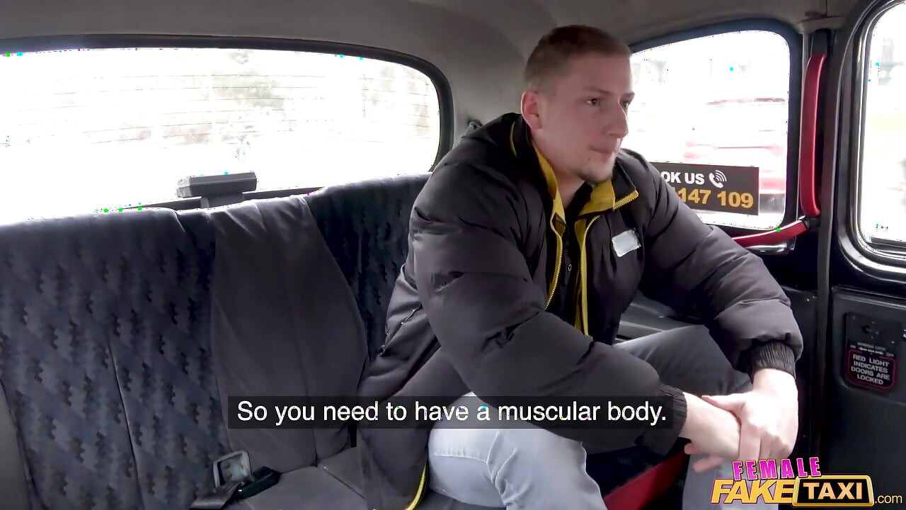 Női hamis taxi - bokszoló baszik a kiütéses szőkével