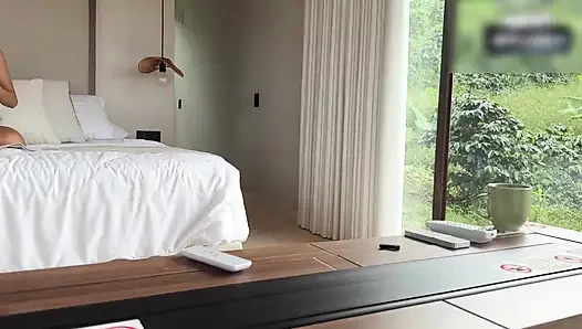 Berhubungan seks dengan sahabatku di rumah pedesaannya!