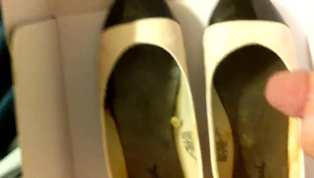 Cumming on two-toned ballet flats