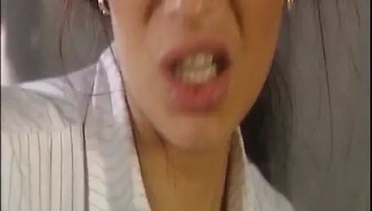 Cewek hot rambut pirang dengan toket besar dientot habis-habisan sama kontol besar di pantai