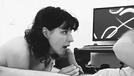 Yatmadan önce penis emmek beni çok rahatlatıyor, tercih ettiğin bakış açısını söyle