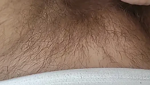 Küçük olanı mastürbasyon yaparken izliyorum