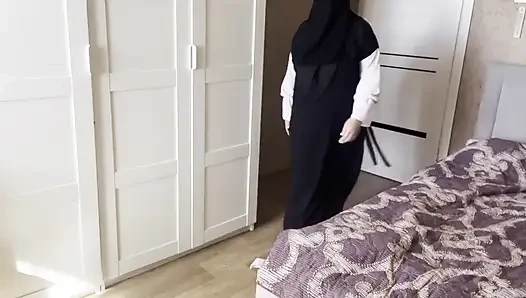 Tante seksi suriah ini ketemu pakai stoking ketat dan muncrat sampai beleleh, sial, oh ya