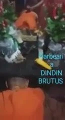 DINDIN BARBEIRO X CLIENTE GAUCHO