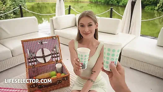 Соблазнение дождливый день с Тиффани Татум, Черным Ангелом и персиком LollyPop