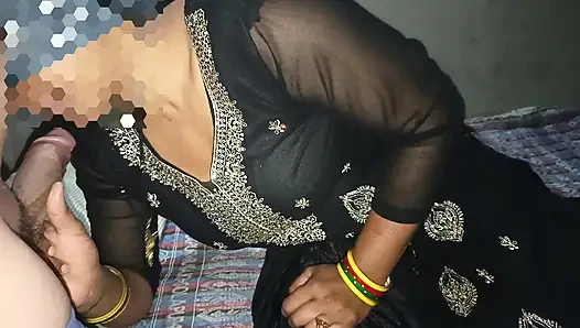 Моя горячая бхабхи застукала меня, когда я мастурбировал полностью в моей комнате