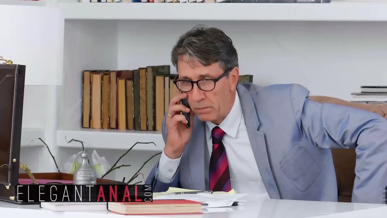 优雅的肛交 - Steve Holmes，Gia Derza - 饲养员部分