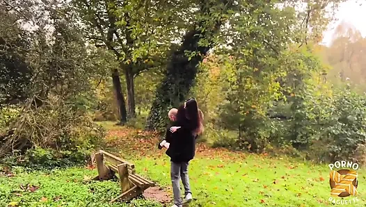 Vénus, si cewek cantik rambut cokelat yang suka dientot habis-habisan