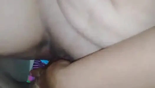 Симпатичную тинку трахает ее пасынку, пока ее родители в другой комнате