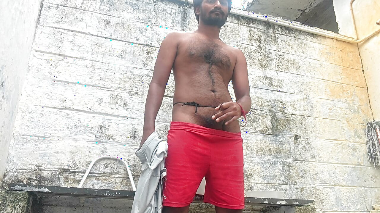 XHARD - YOUNG BIG DADDY OUTDOOR BATHROOM