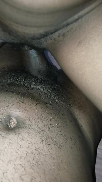 Une Nigeria chevauche une grosse noire