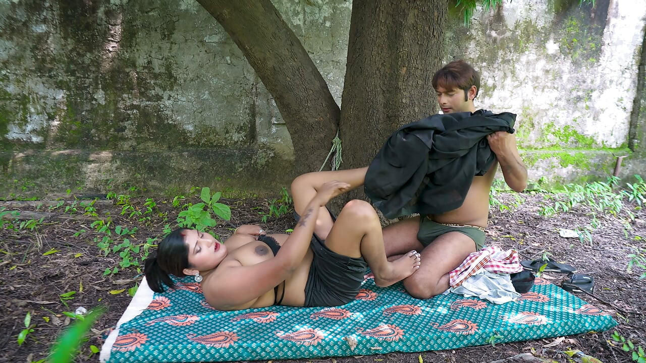 Raj, a village boy, taught Khushi how to have sex in the jungle and had intense sex with her. Clear Hindi audio.