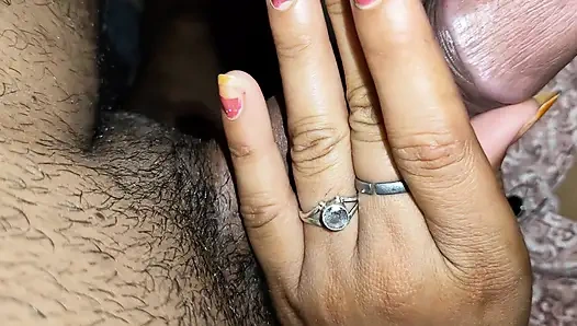 Suhagraat ilk kez uzun penni emdikten sonra kocasını tatmin etti