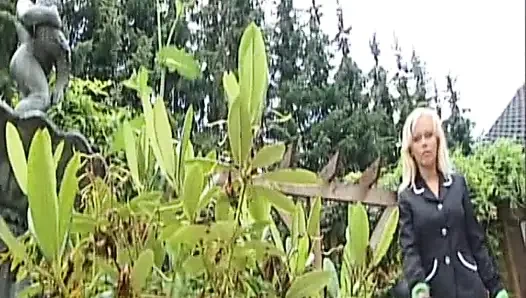 Heiße Schätzchen, Wildes Muschi-hämmern Und Lesbisches Necken