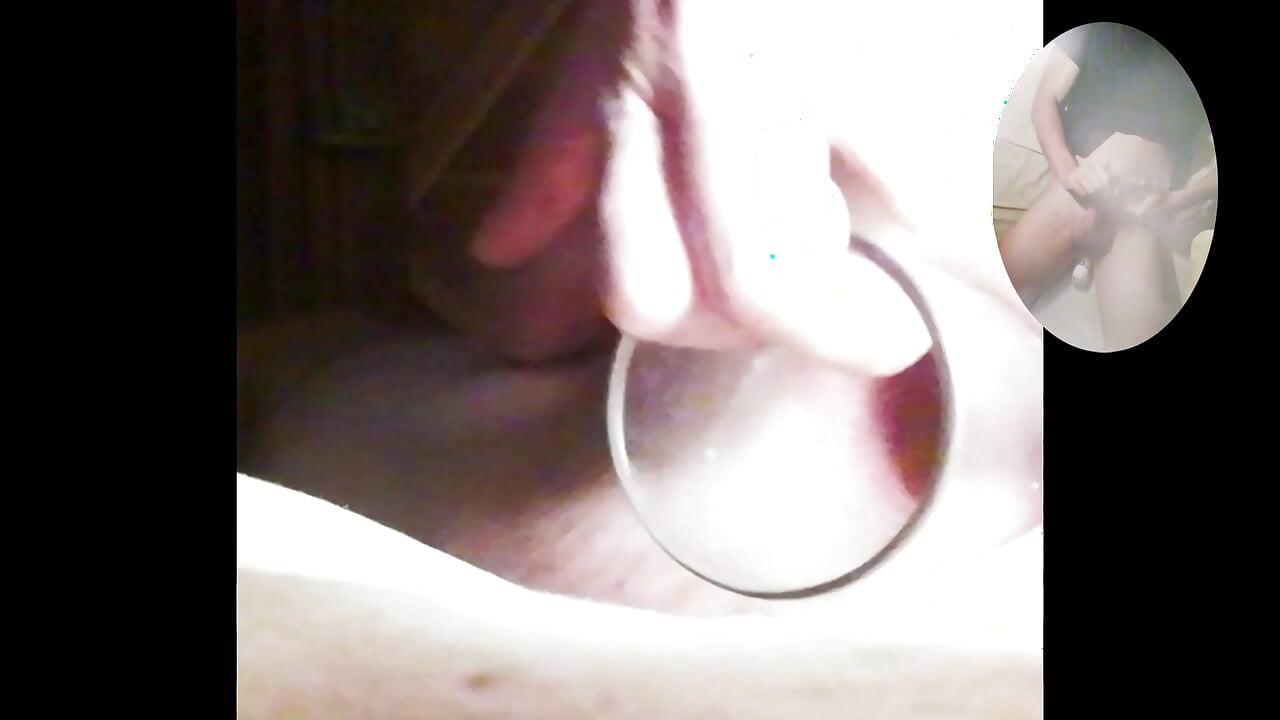 Băiatul își înghite sperma