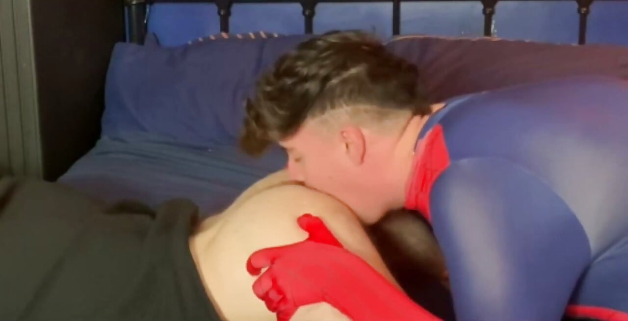 Spider-man Uses His Newly Gained Weight to Overpower a Masked Criminal
