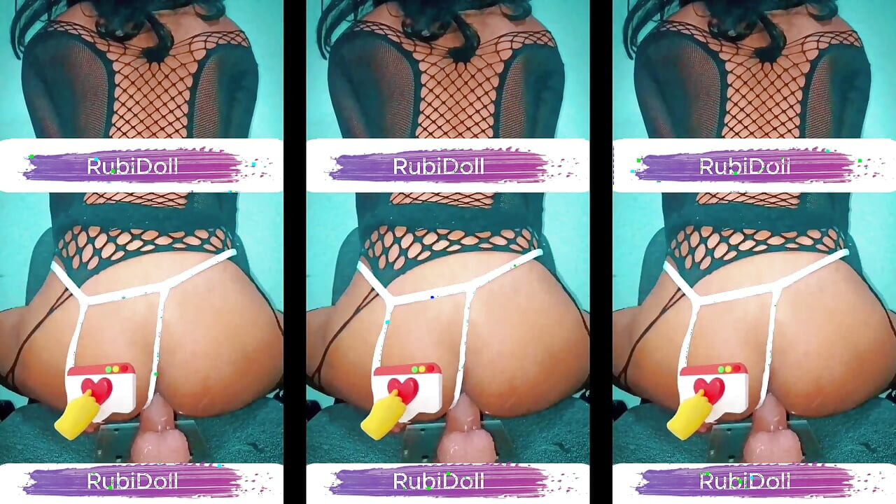 Rubidoll menembus vagina kecilnya dengan dildo BBC