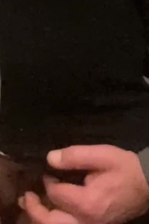 變態老頭在地鐵裡指弄我的小穴