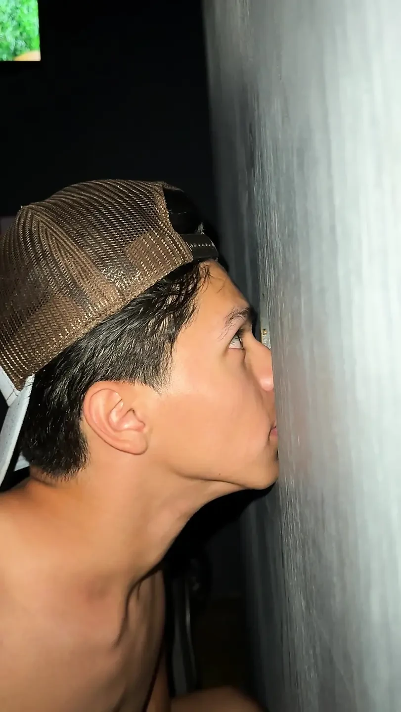 Big raw cock barebacks and breeds me deep in the glory hole booth
