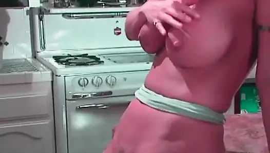 Memek becek lesbian ini dientot habis-habisan sampai lubangnya menganga lebar