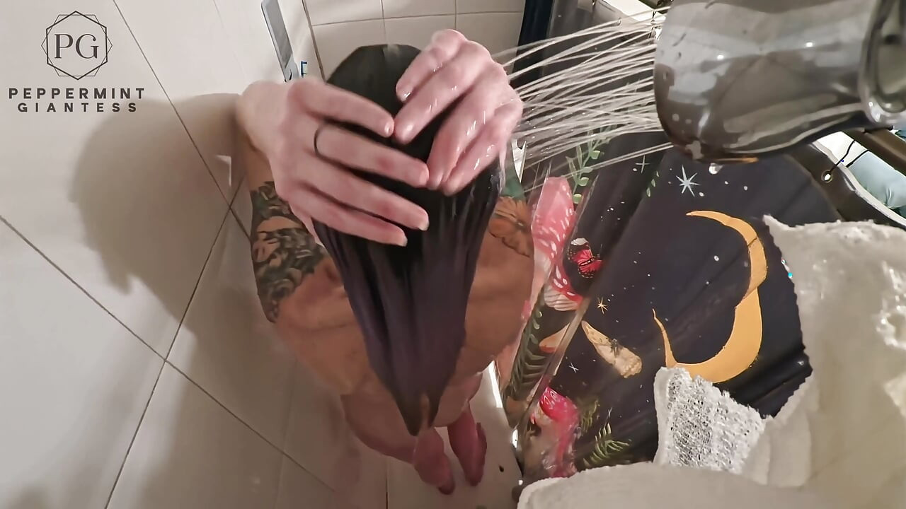 6.7 cewek cantik amazon dengan tubuh aduhai lagi mandi - pov