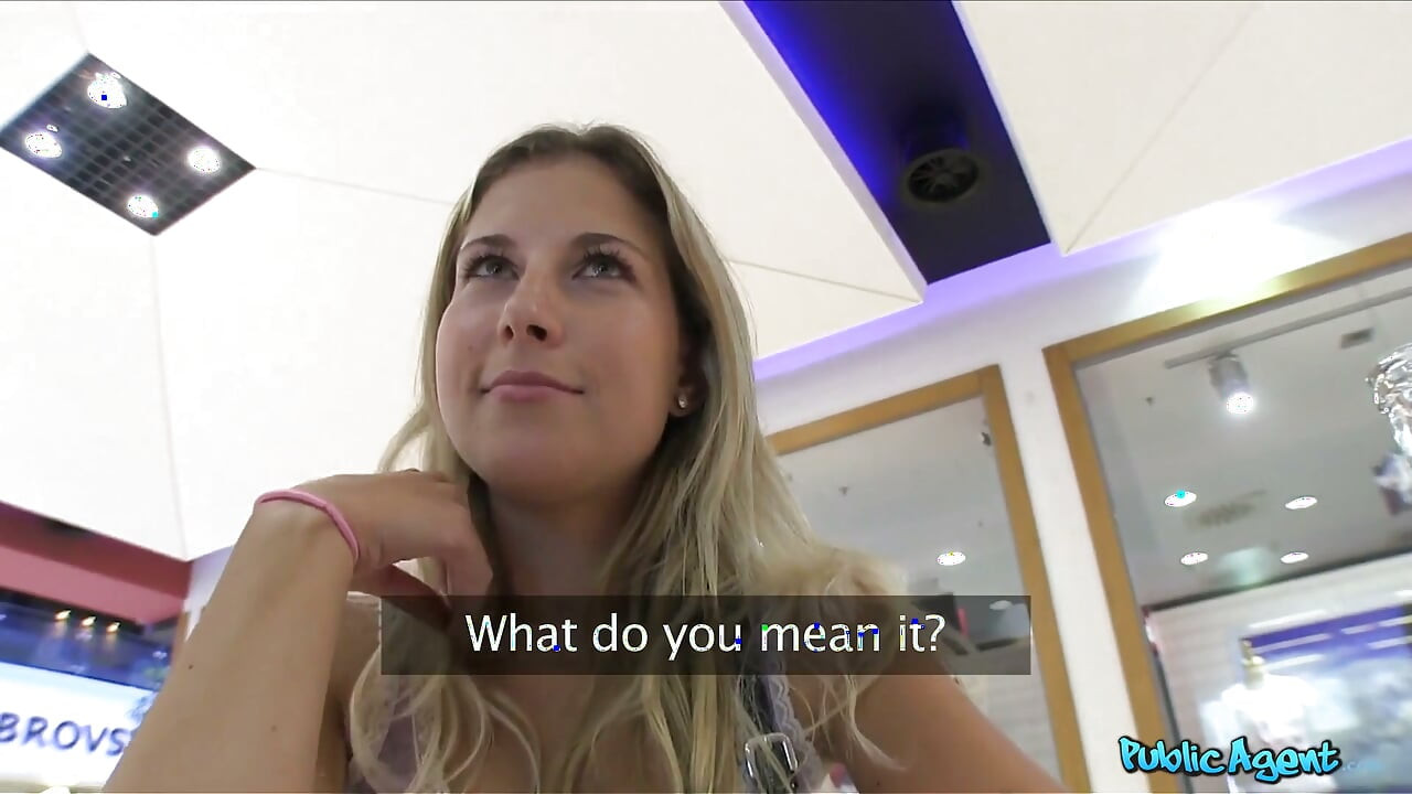 Agente público - Safada Jessica Sweet tira a roupa dentro de casa antes de dar uma sessão de vaqueira ao ar livre