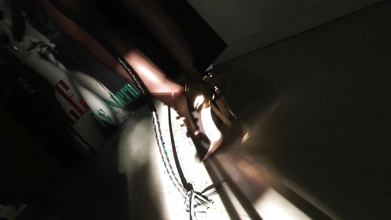 Обійми свою покірну сторону