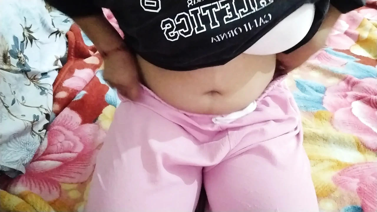 Sinsjonnygirl Play on bed with her boobs