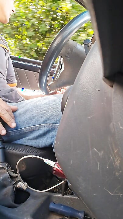 How I like to drive with my hand on the gearbox