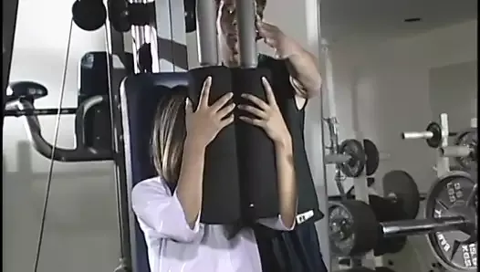 Instead of training, beautiful Asian chick gets her pussy fucked in the gym