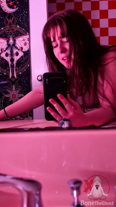 menina no espelho fode selfie