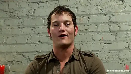 Госпожа Т делает куколдом и шантажирует ее