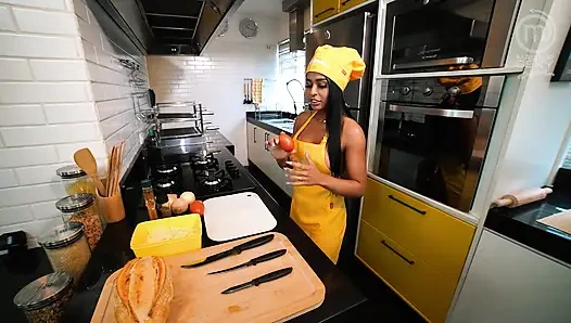 Горячие латины-лесбиянки готовят - SFW