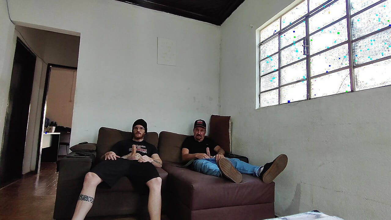 Carmona i Carlos Urach masturbiraju zajedno