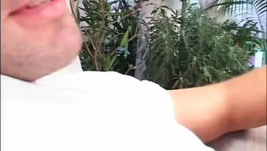 Harika azgın orta yaşlı seksi kadın götten sikiliyor ve büyük bir yarakla göt deliğine boşalıyor