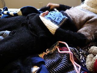 Мясистые мохеровые свитера, джемпер, фетиш с водолазкой, камшот, свитер-кровать и мягкие варежки со спермой на нижнем белье