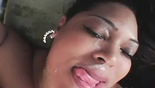 Klasik zenci büyük memeler ıslak oral seks ve boşalma