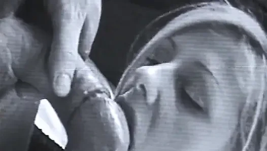 Fransa'dan Domnia orta yaşlı seksi kadın itaatkarı tarafından anal sikiliyor