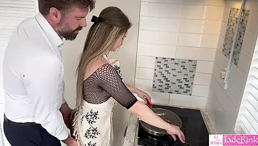 Perverser hausbesitzer fickt sexy haushälterin - versauter sex