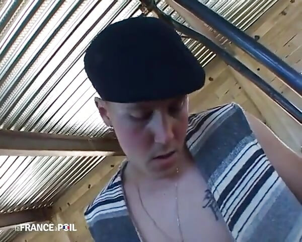 Peituda loira sendo fodida pelo fazendeiro